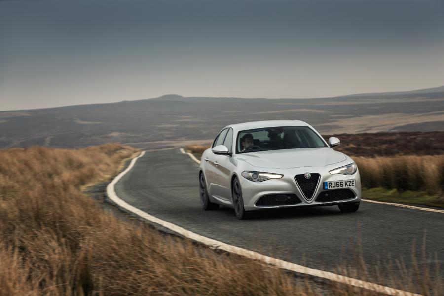  Alfa Romeo Giulia Q2 (952) 2016 года  (UK) (фото 32 из 43)